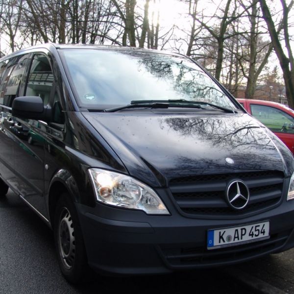 Minivan Mercedes Vito Vorderansicht